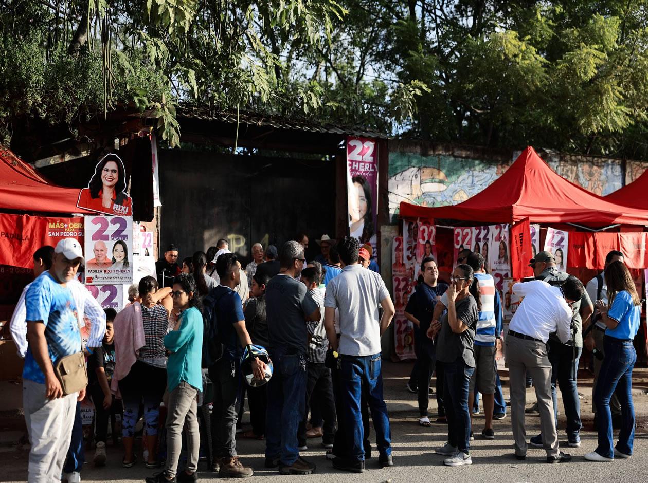 Sampedranos salen a votar, pero algunos centros permanecen cerrados