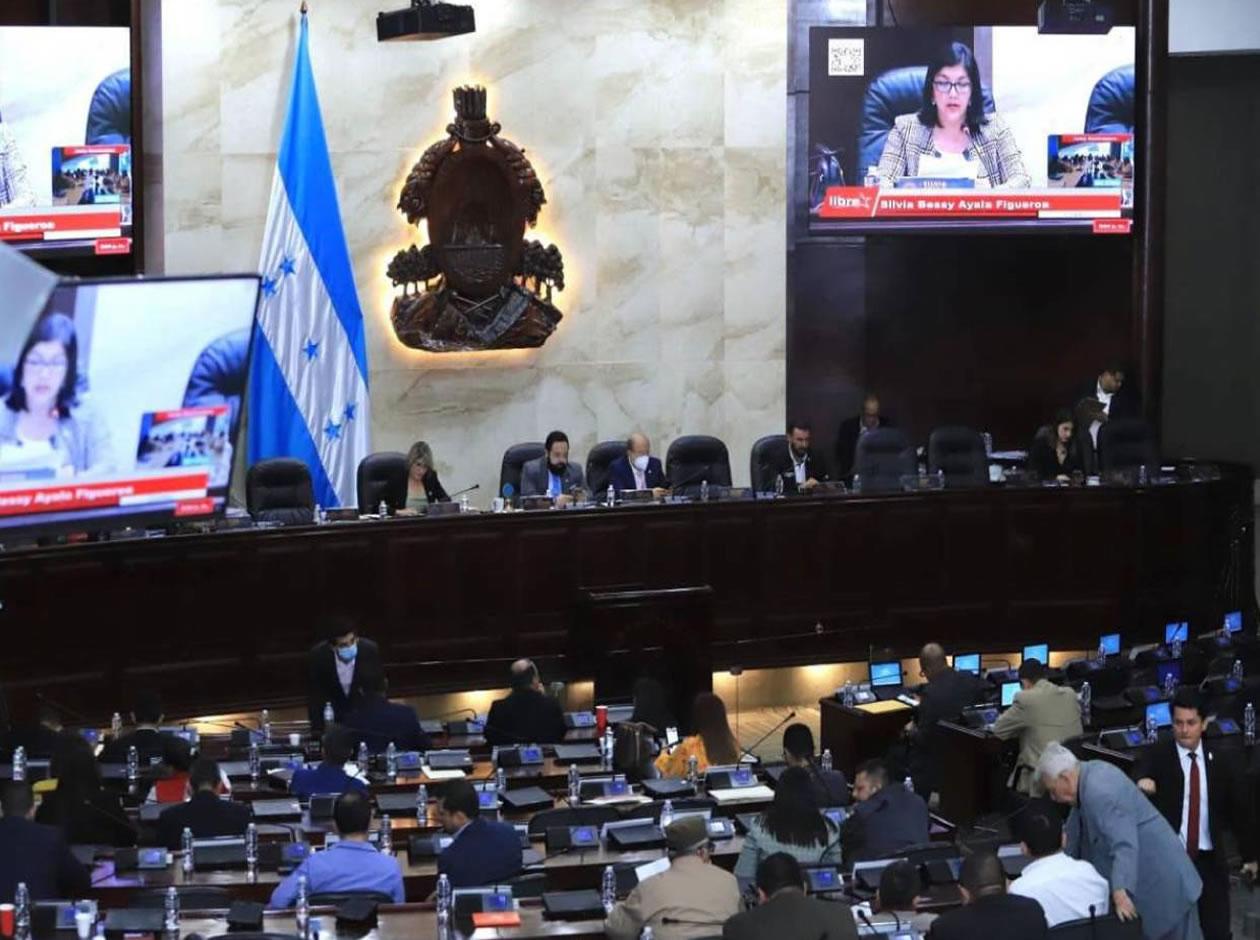 Unos 26 diputados de varias bancadas viajan a China mientras el CN sigue paralizado