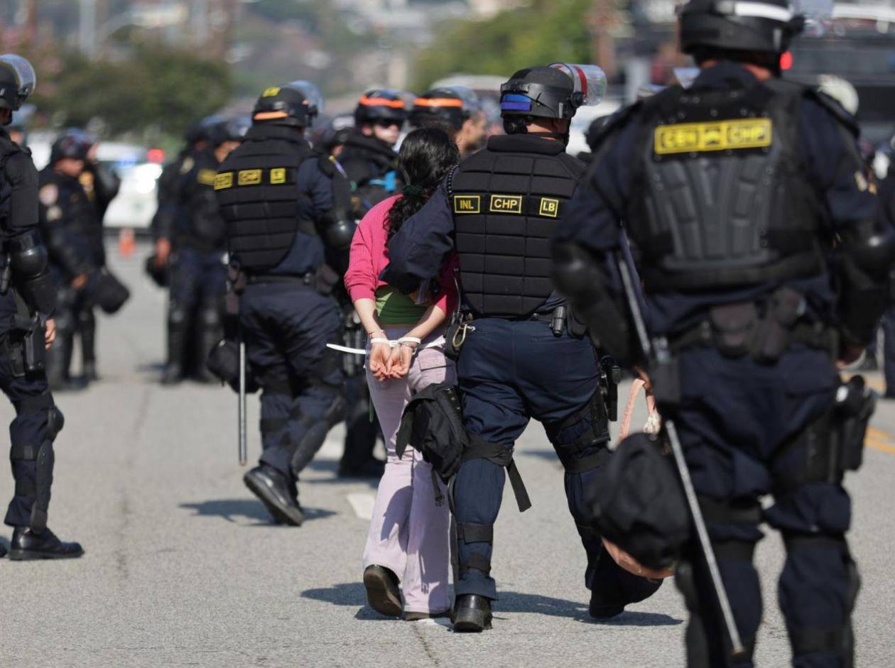 Agente federal resulta herido durante operativo migratorio en Los Ángeles