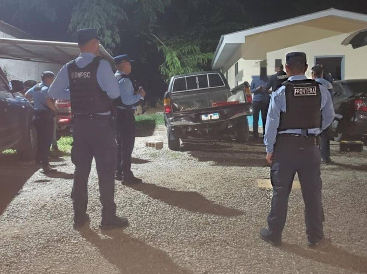 Hallan caleta con sustancia ilícita dentro de un carro en Santa Bárbara