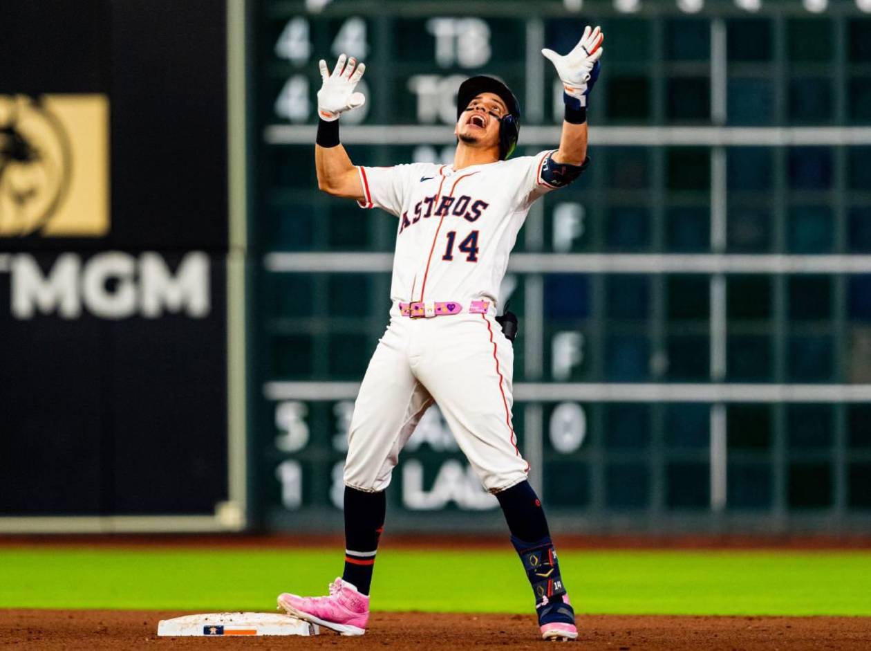 Mauricio Dubón conectó su primer cuadrangular de la temporada