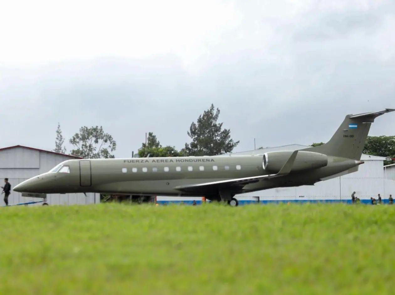 Cinco verificaciones revelan cómo se distorsionó el debate sobre el avión