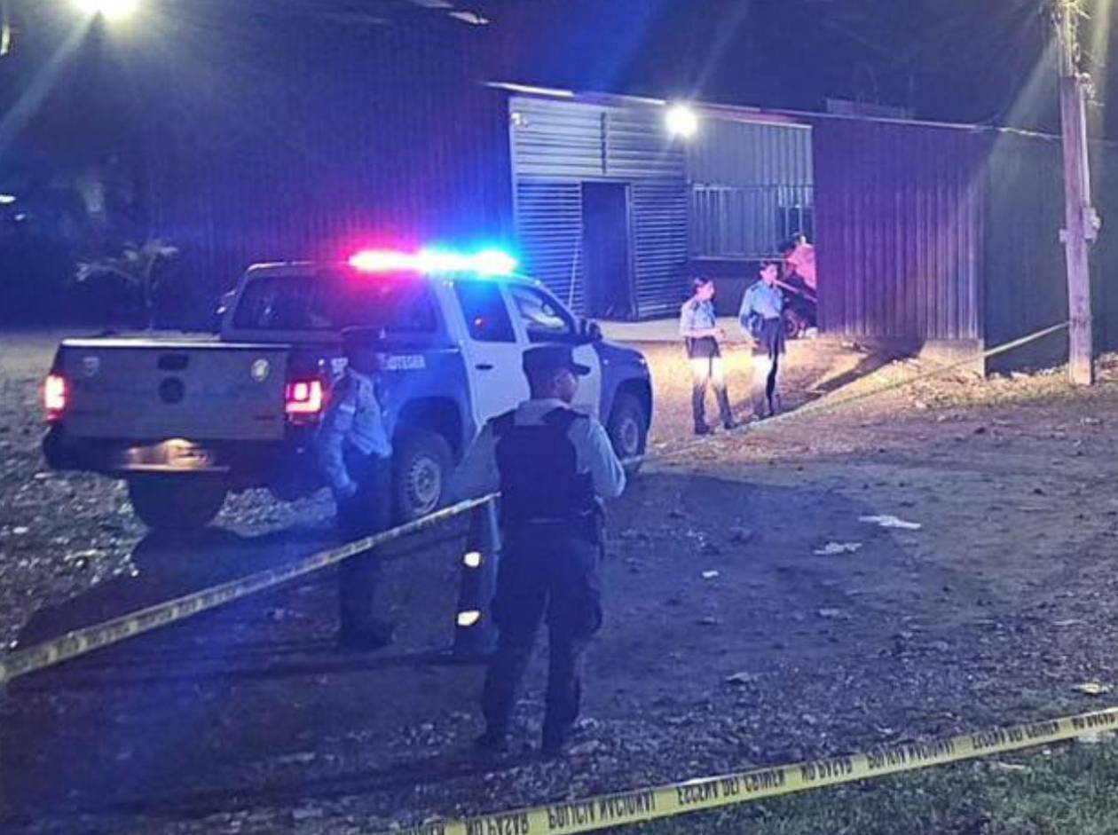 Ultiman a dos jóvenes frente a centro nocturno en Sabá, Colón