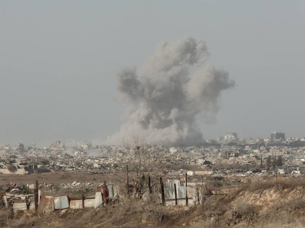 Ataque israelí a una zona residencial en Gaza deja 17 muertos y 40 heridos