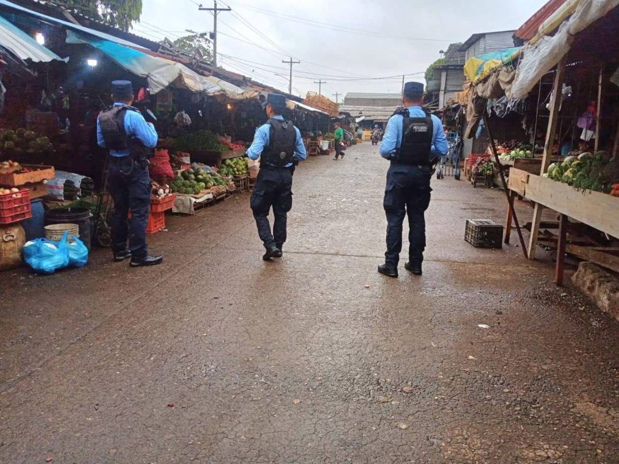 Policía Nacional refuerza operativos en mercados de San Pedro Sula