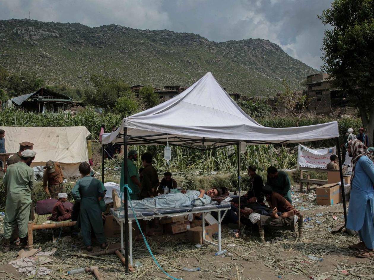 El terremoto de Afganistán, el más letal en las últimas décadas, supera los 2,200 muertos