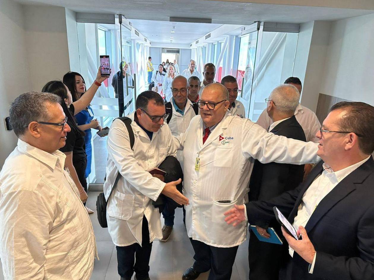 Llegan 120 médicos cubanos a Honduras