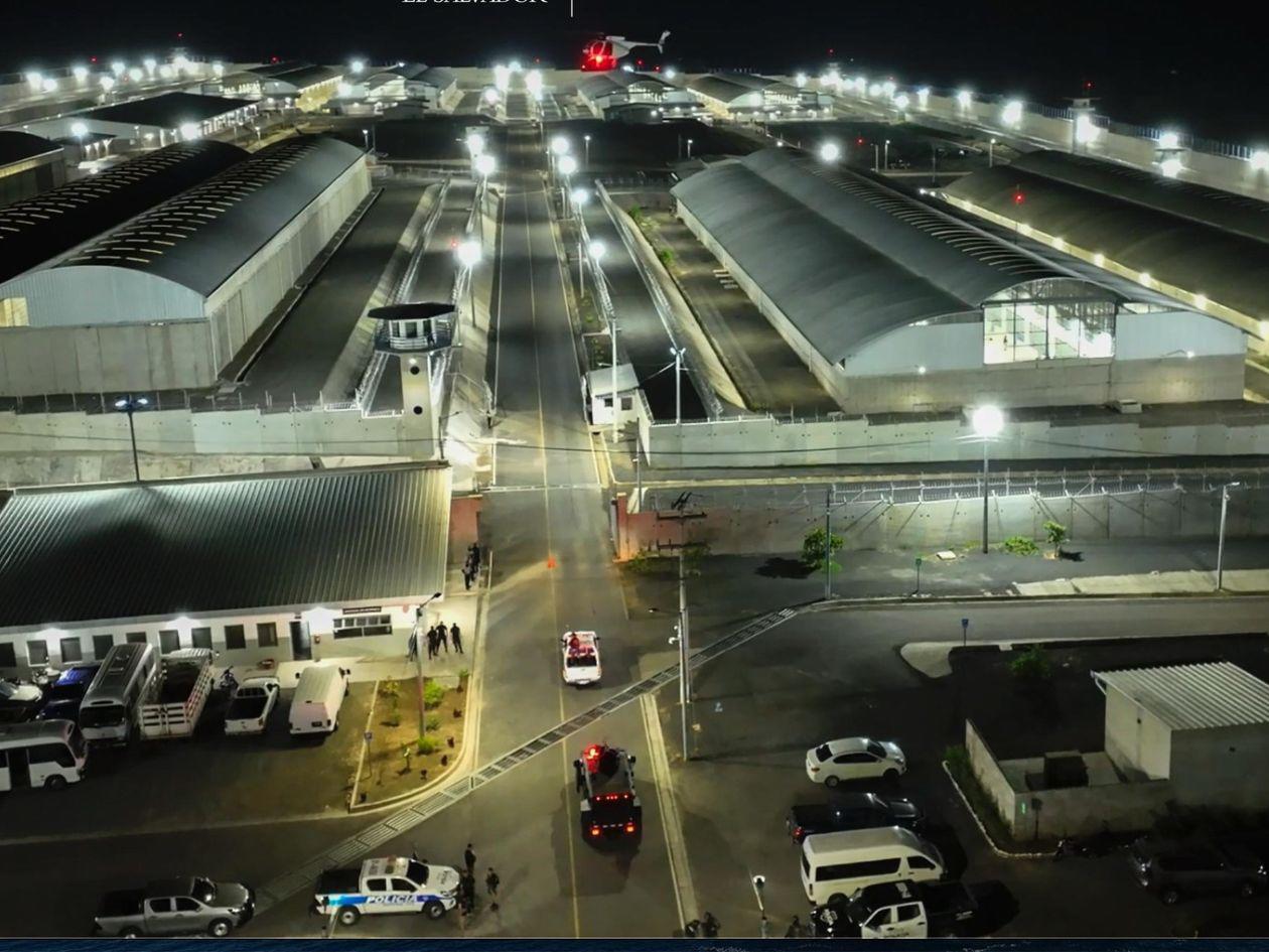 Video de presos en cena navideña en el Cecot de El Salvador fue creado con IA