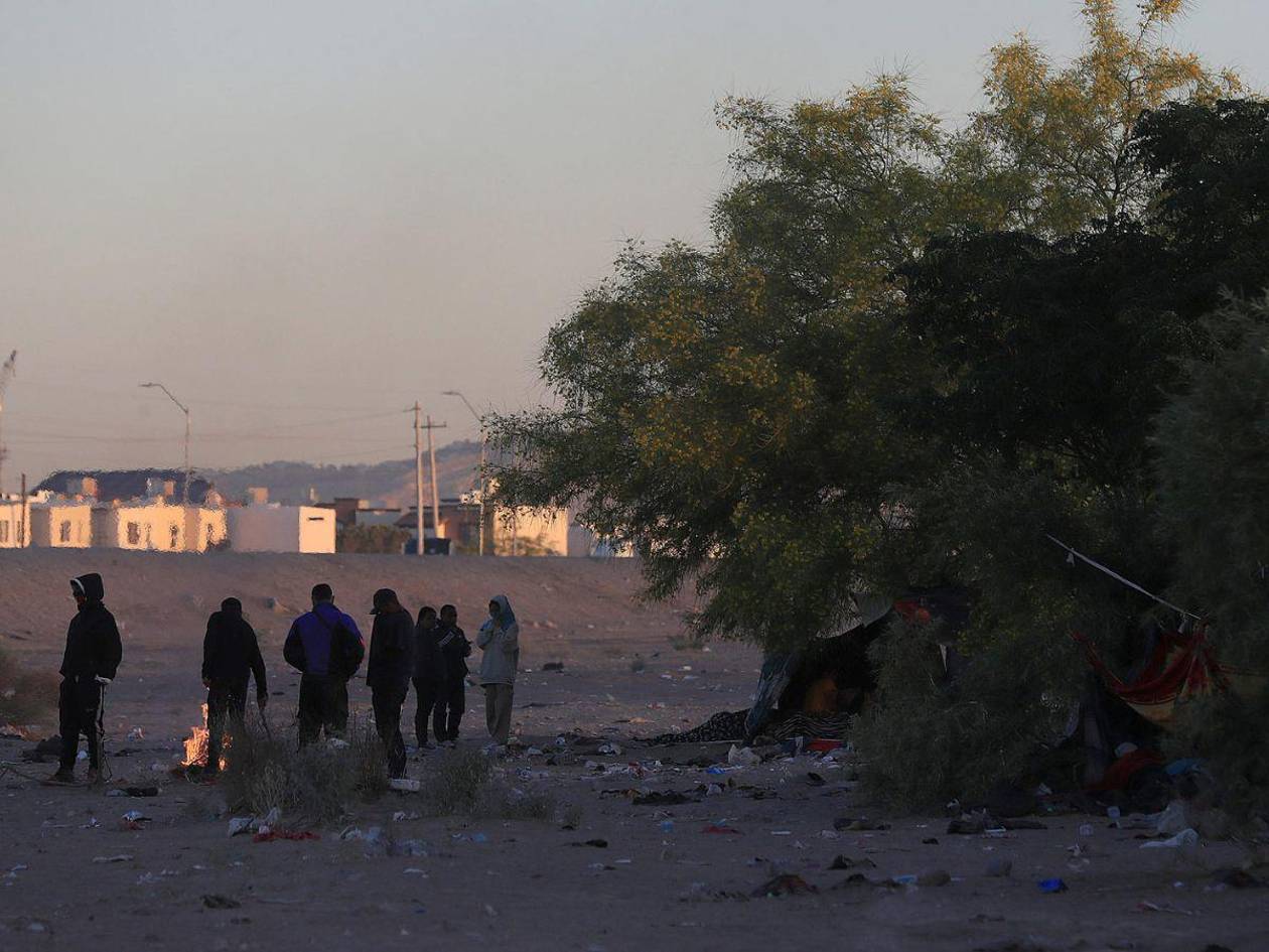 Cruce de inmigrantes en la frontera de EEUU cae a su nivel más bajo en la historia