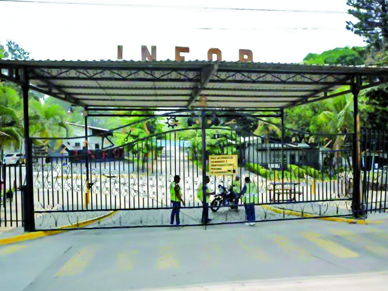 Nepotismo en Infop enfrenta al director con sindicalistas