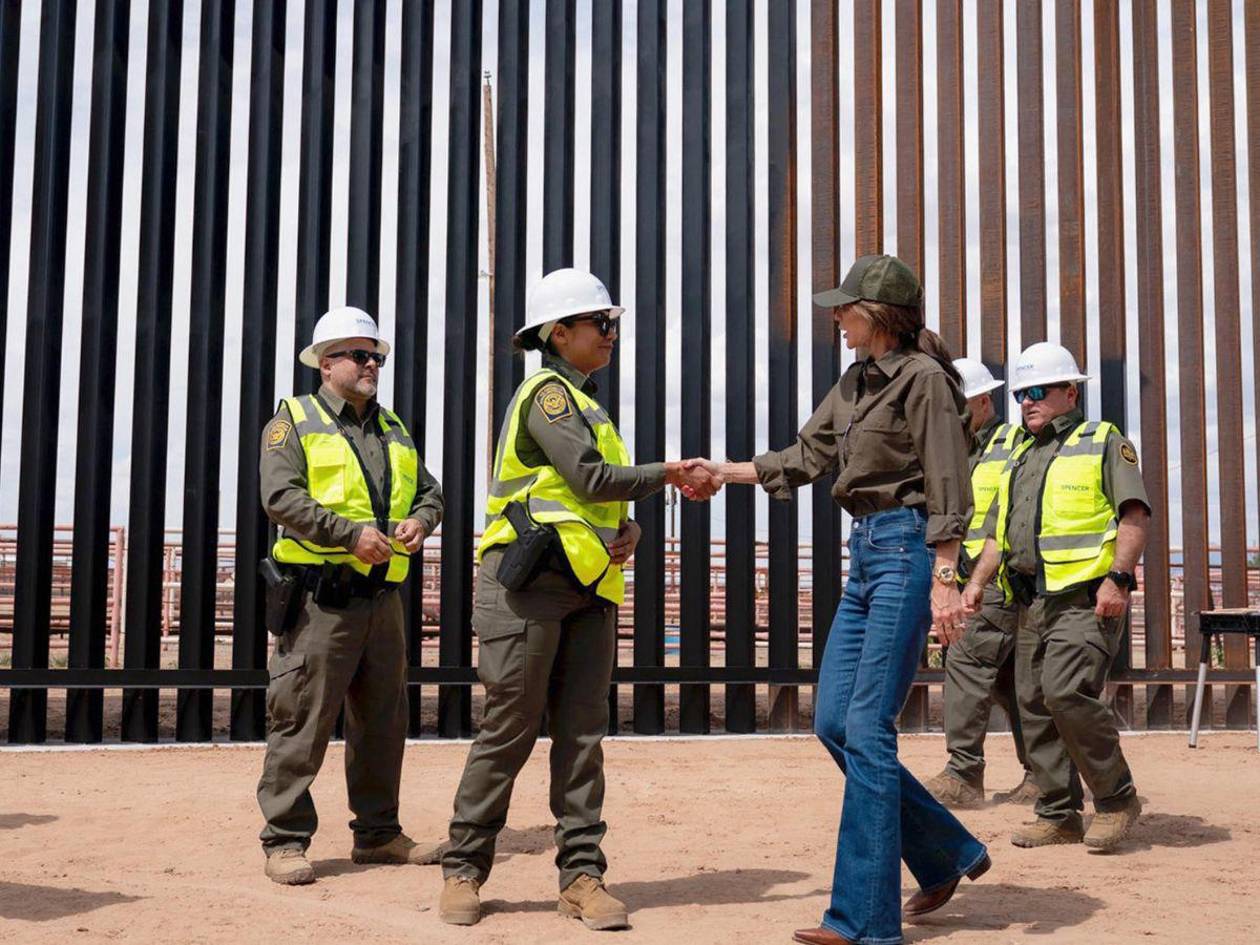 Trump ordena pintar de negro el muro fronterizo para elevar su temperatura