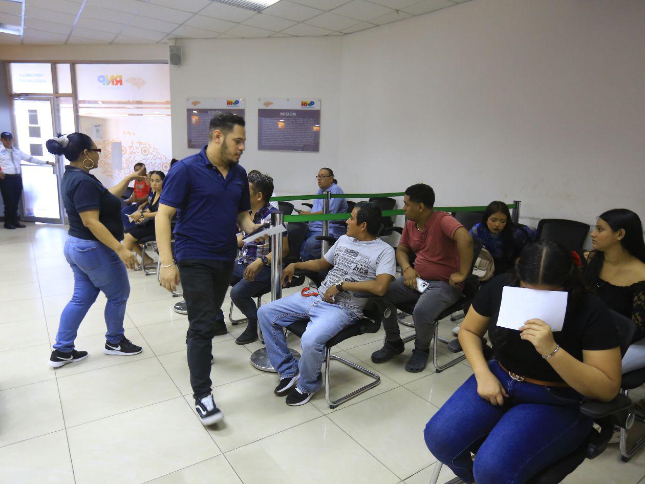 Alrededor de mil DNI entrega a diario el RNP en San Pedro Sula