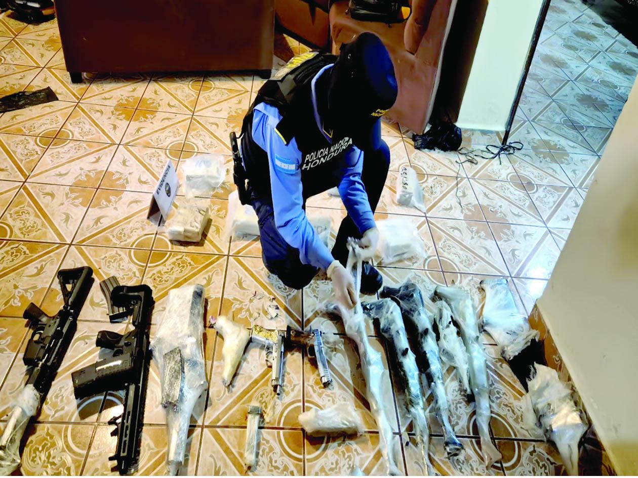 Hallan fusiles y dólares en allanamientos en Copán