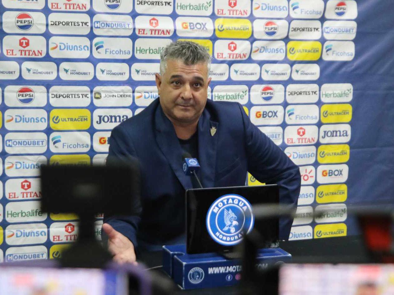 Diego Vázquez responde a la expulsión de Jorge Serrano: Es inverosímil