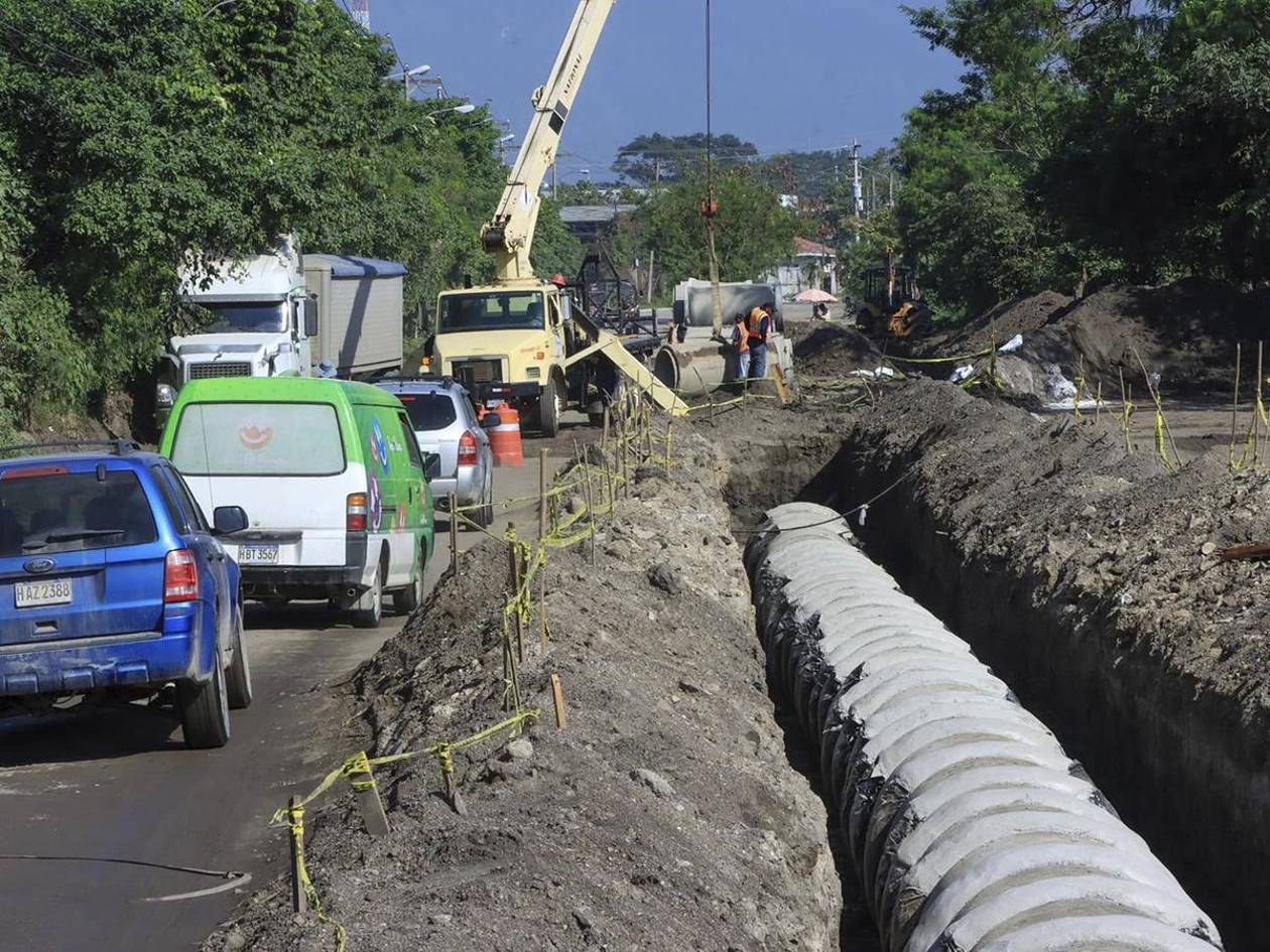 Construyen nuevo colector antes de pavimentar la tercera avenida sur
