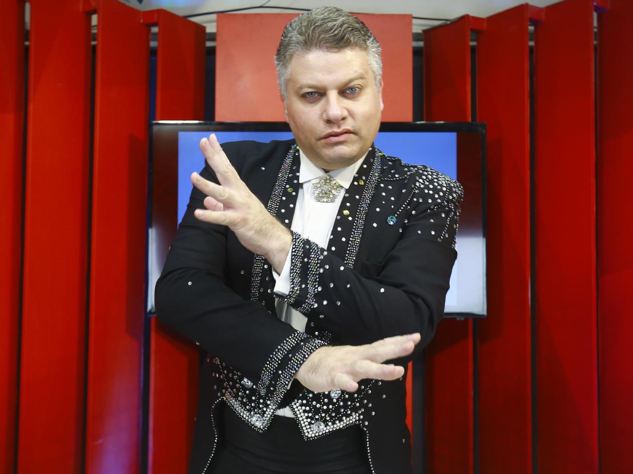 Marco Strapazzon, ilusionista de Tihany: Si pudiera desaparecer algo sería la guerra