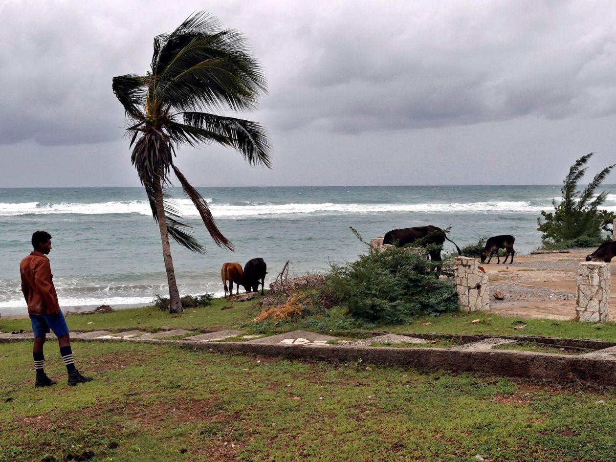 Cuba se alista para el paso del huracán Melissa en medio de una crisis económica