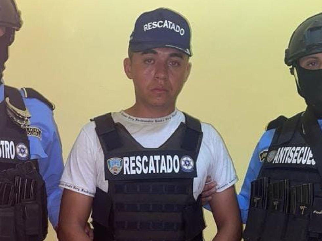 En cantina hallan a policía que fingió secuestro para extorsionar a su familia