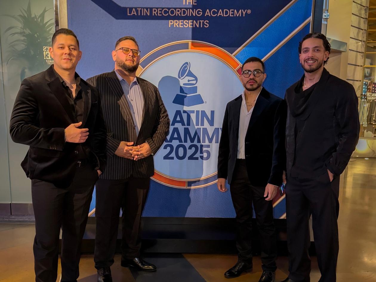 ¡Qué elegancia Jomi! Así lucen Los Hijos de Morazán en los Latin Grammy 2025