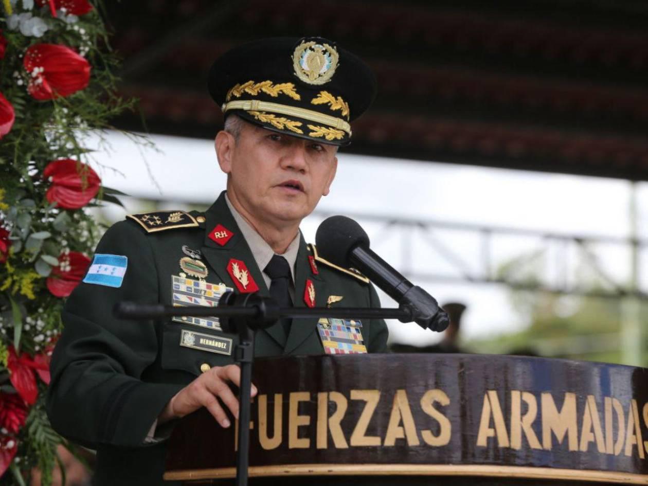Roosevelt Hernández arremete contra exmilitares que piden su dimisión
