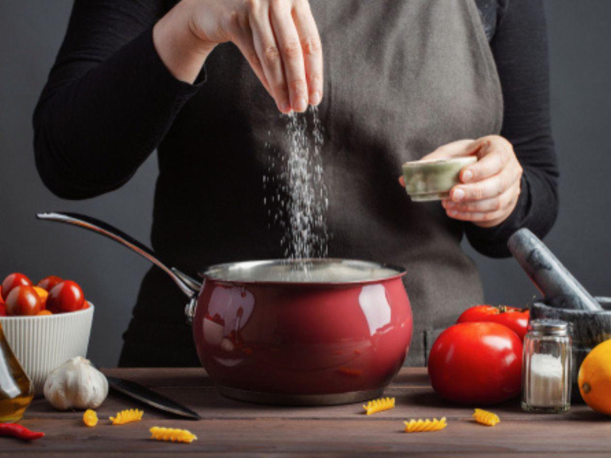 ¿Sal o sodio? no son lo mismo, consecuencias del exceso