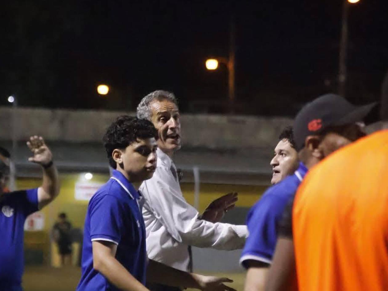 Técnico de Honduras Progreso acusa al Arsenal de Ninrod Medina de soborno