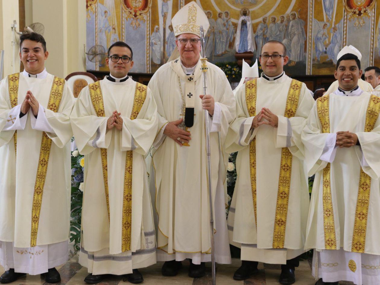 Son hermanos de sangre y este sábado serán ordenados sacerdotes