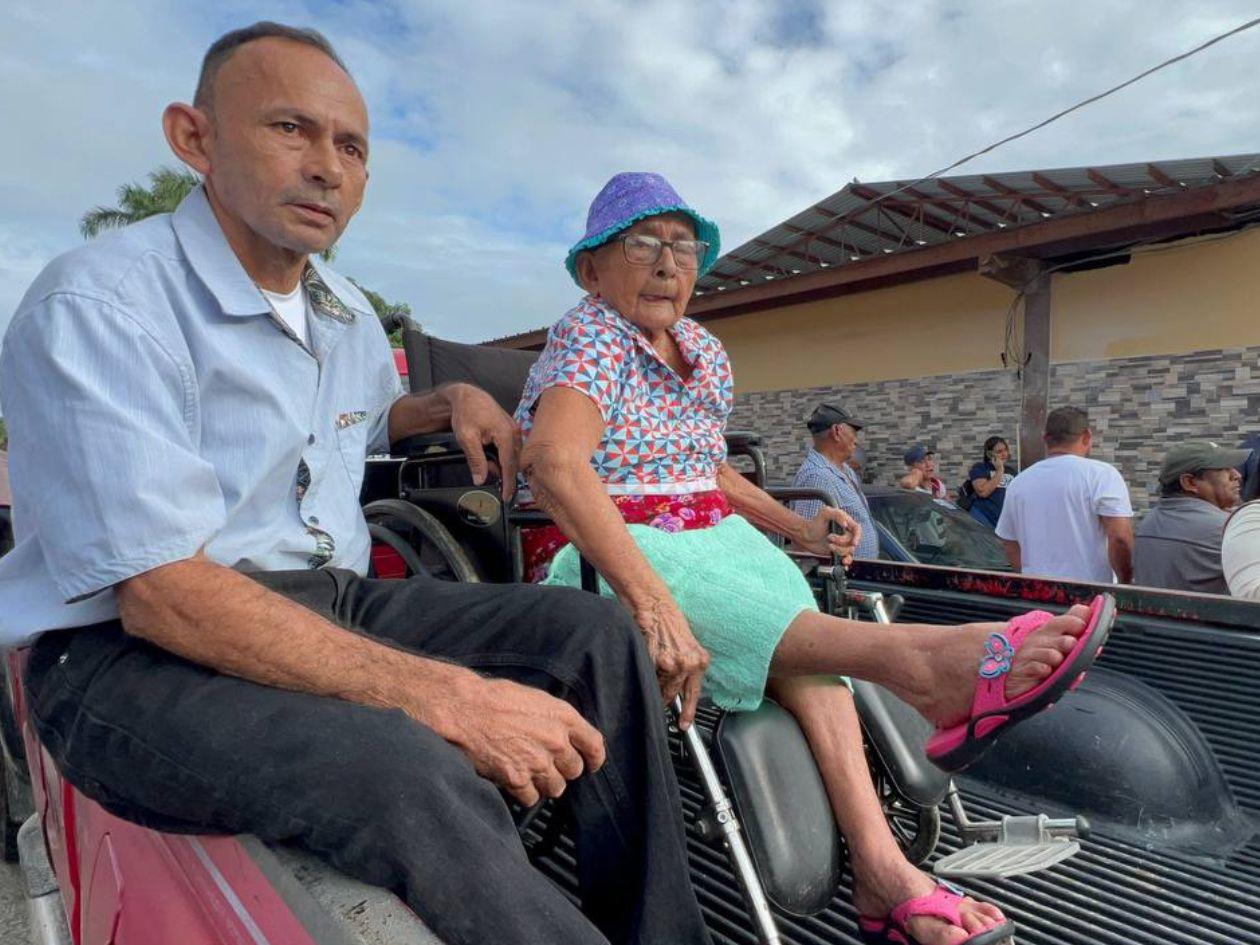 A sus 83 años, doña Bertha mantiene firme su compromiso electoral
