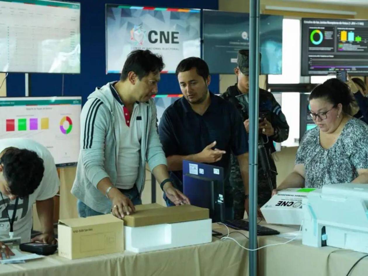 Ordenan entregar centros educativos a las FFAA, pese a mandato de la ley electoral