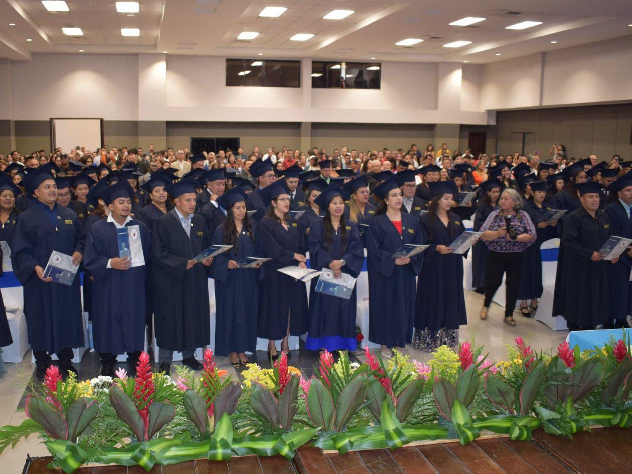 La UPNFM gradúa a 160 profesionales de la educación en San Pedro Sula