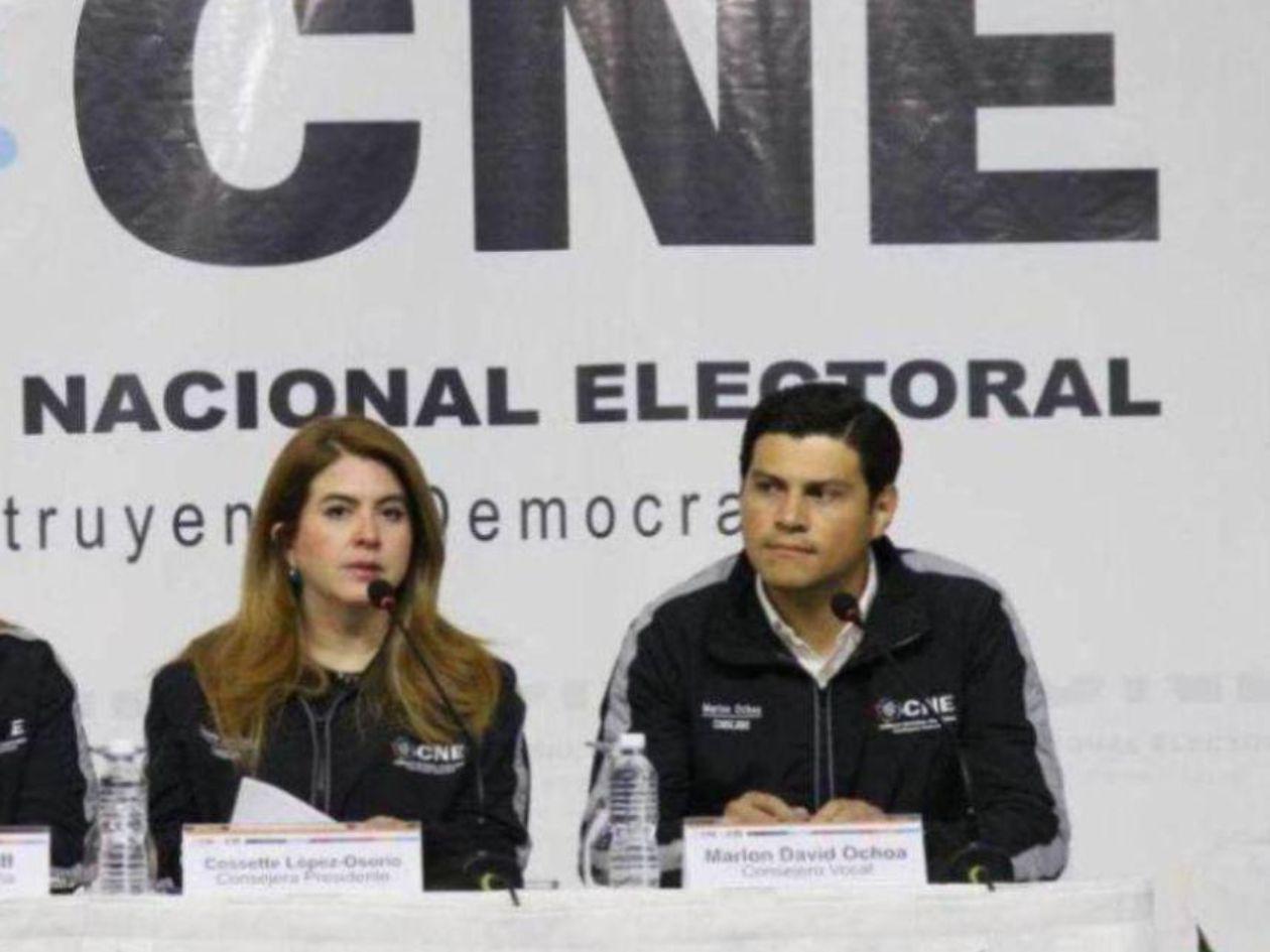 Cuentas falsas suplantan a Cossette López y Marlon Ochoa en X: cuidado con la desinformación o parodias