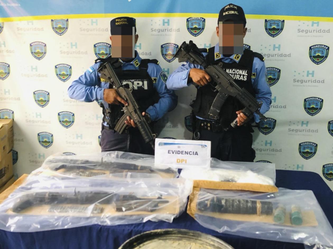 Encuentran droga y fusiles de guerra en Chameleconcito