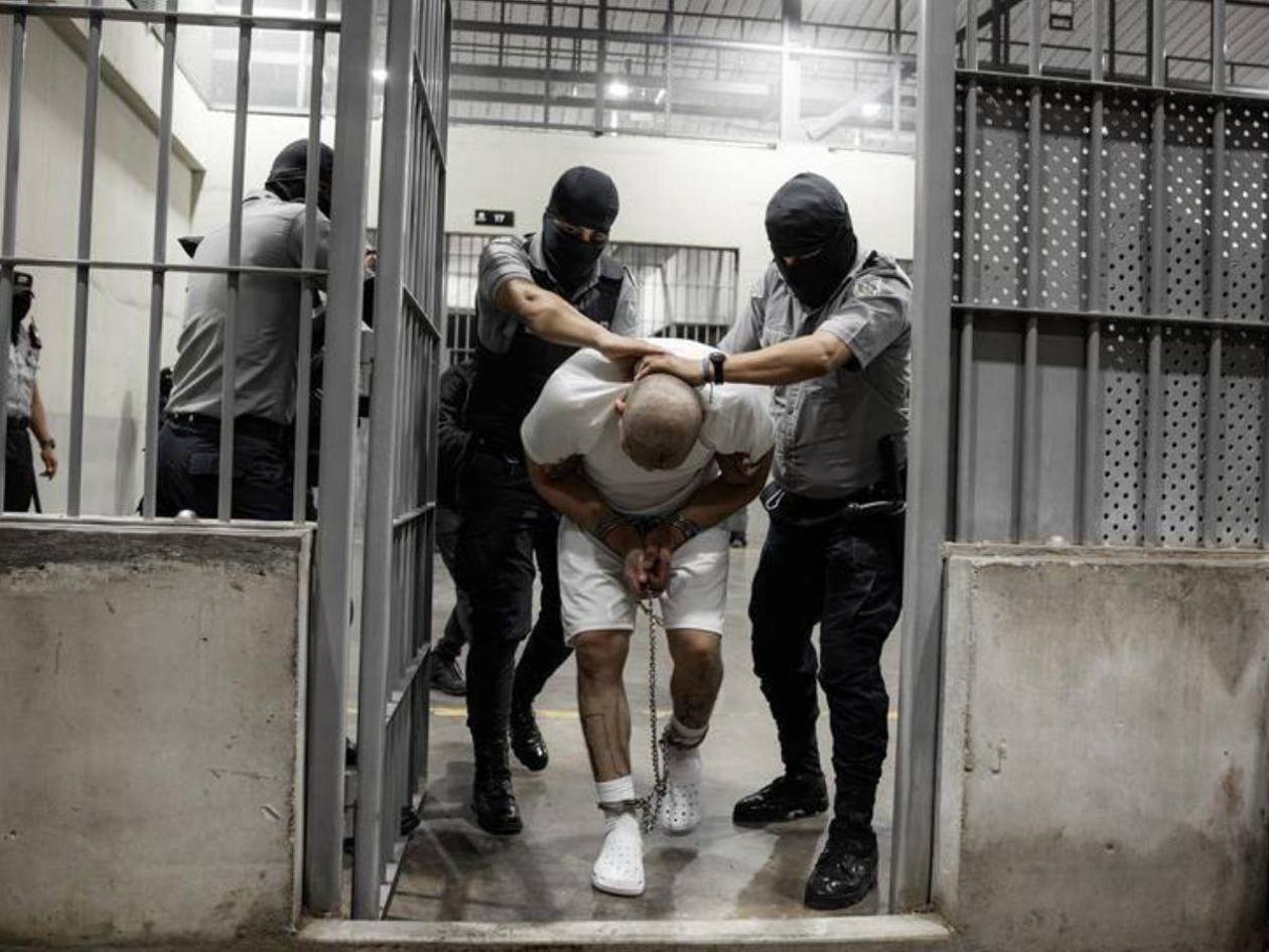 Ábrego García denuncia que sufrió torturas en la megacárcel de El Salvador