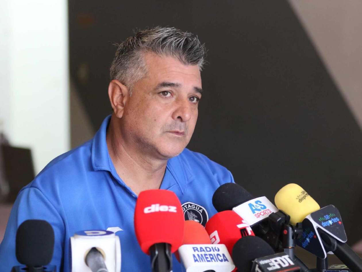 Diego Vázquez alaba a 'Zapatía' y responde a posible salida de Luis Vega