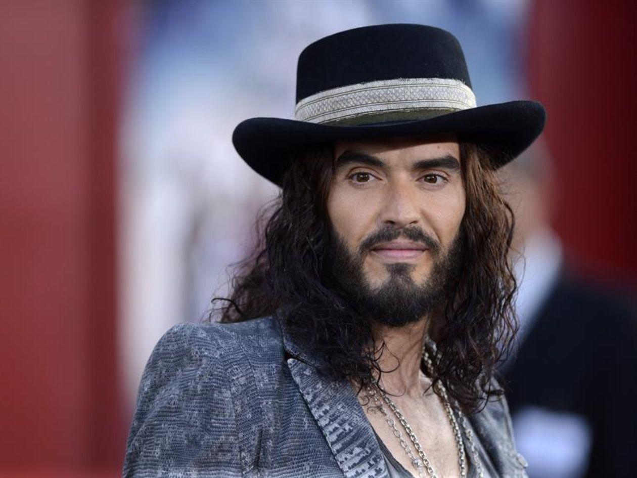 Russell Brand en el ojo del huracán por denuncias de abuso