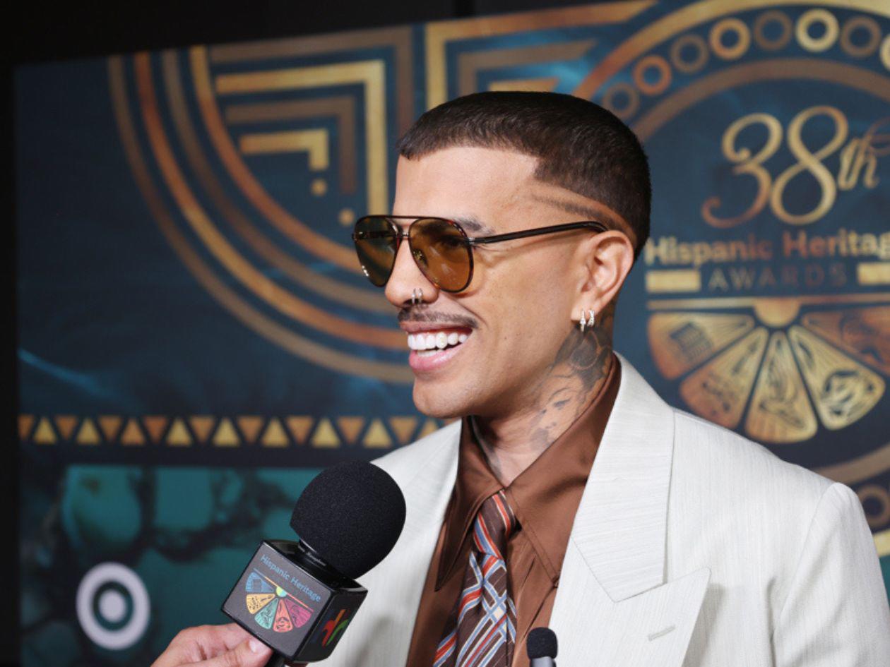 Rauw Alejandro quiere poner la bandera de la cultura latina “bien en alto”