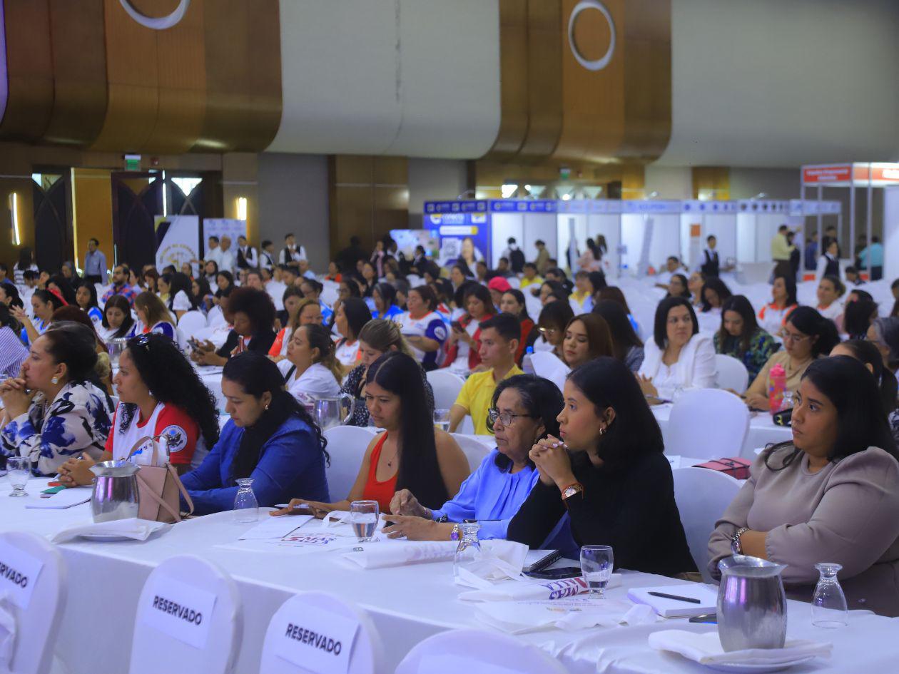 Cientos de emprendedores se capacitan en IA para fortalecer sus negocios