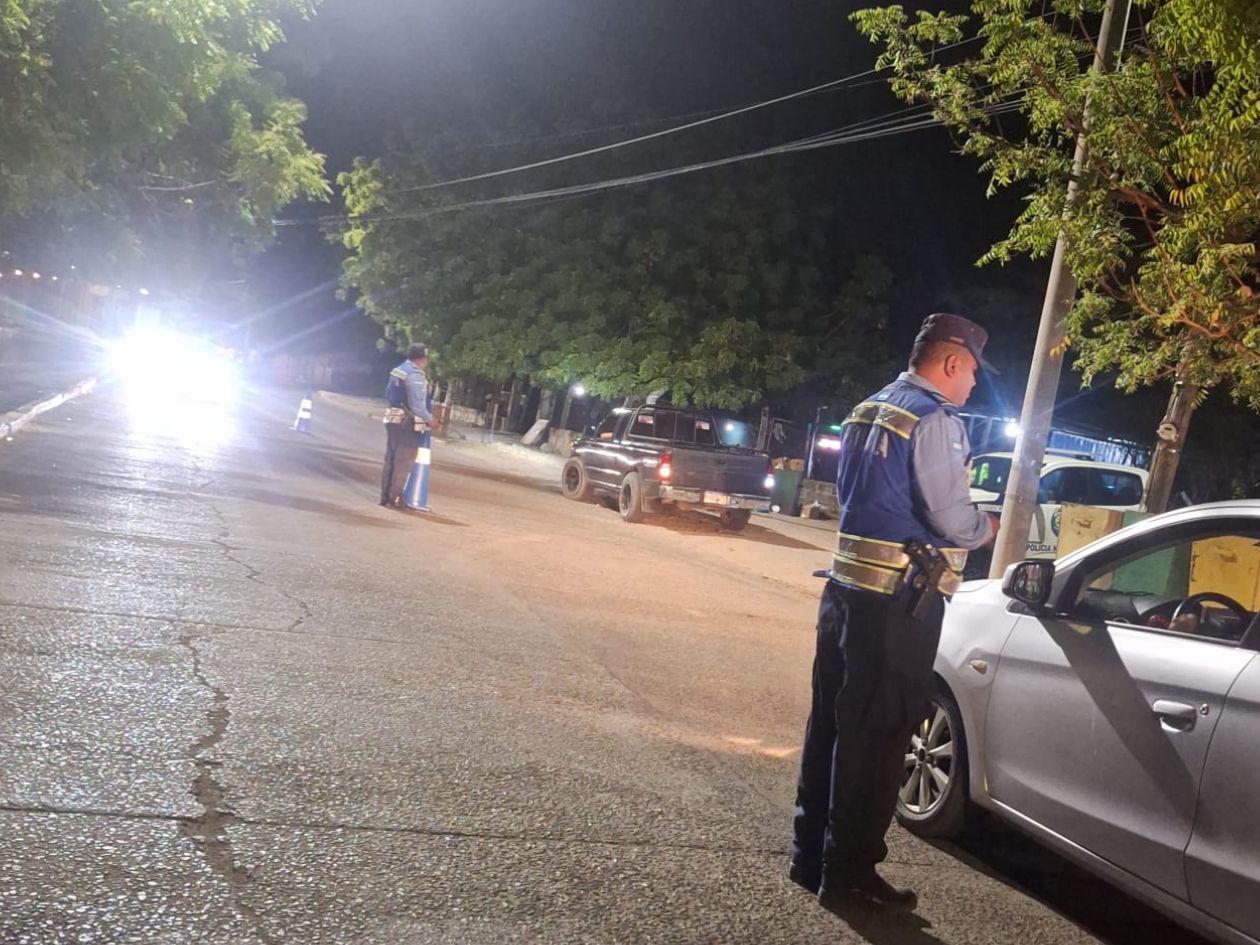 Prisión preventiva para tres policías acusados de pedir L20 mil a jóvenes fuera de una discoteca