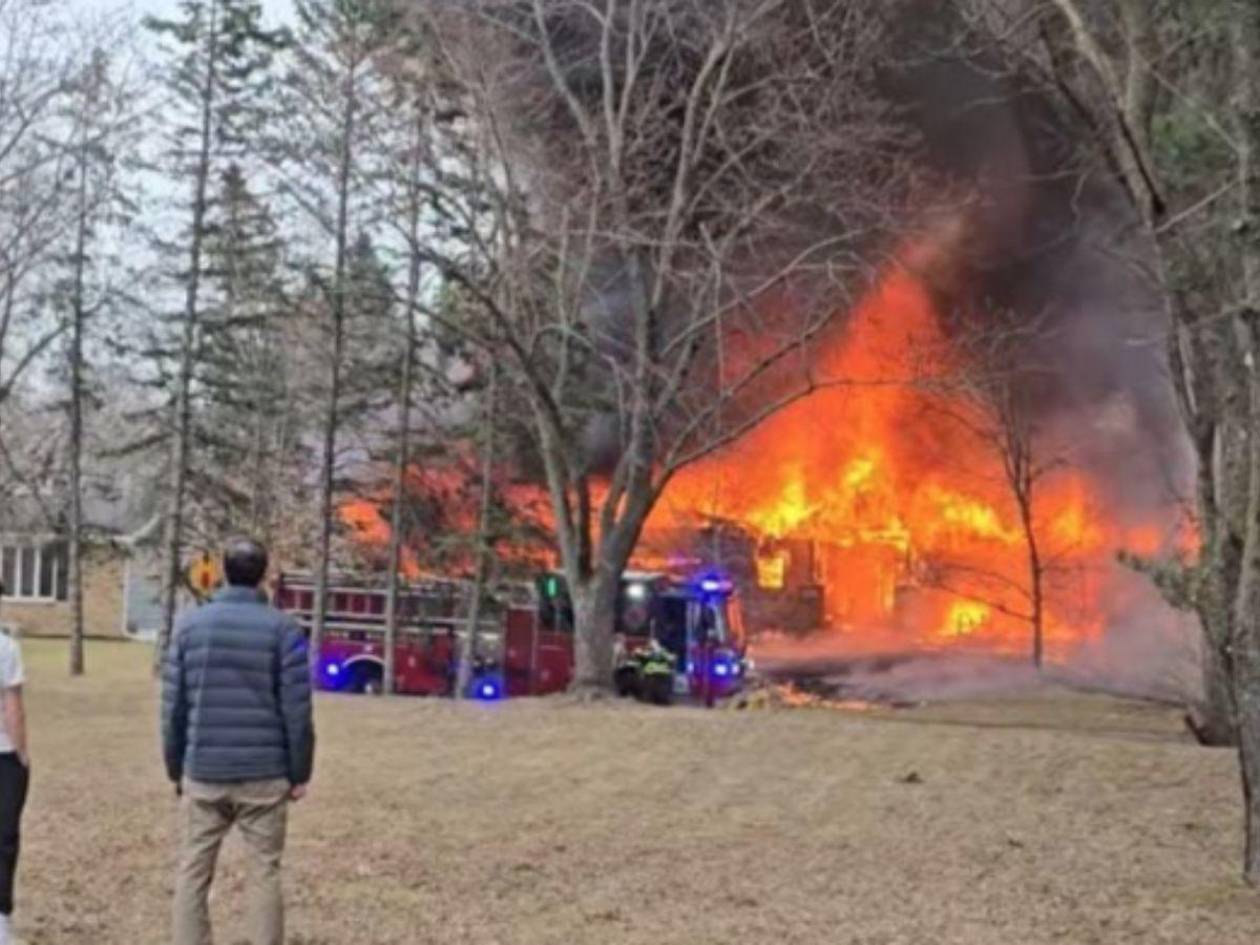 Avioneta se estrella en una zona residencial en Minneapolis