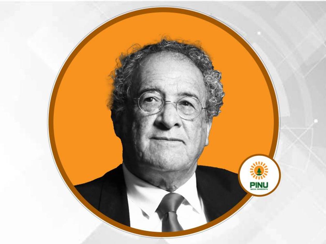 Nelson Ávila, el economista de los nueve títulos académicos