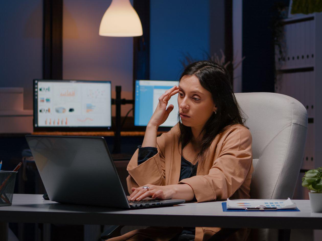 Los trabajadores nocturnos enfrentan un mayor riesgo de cálculos renales