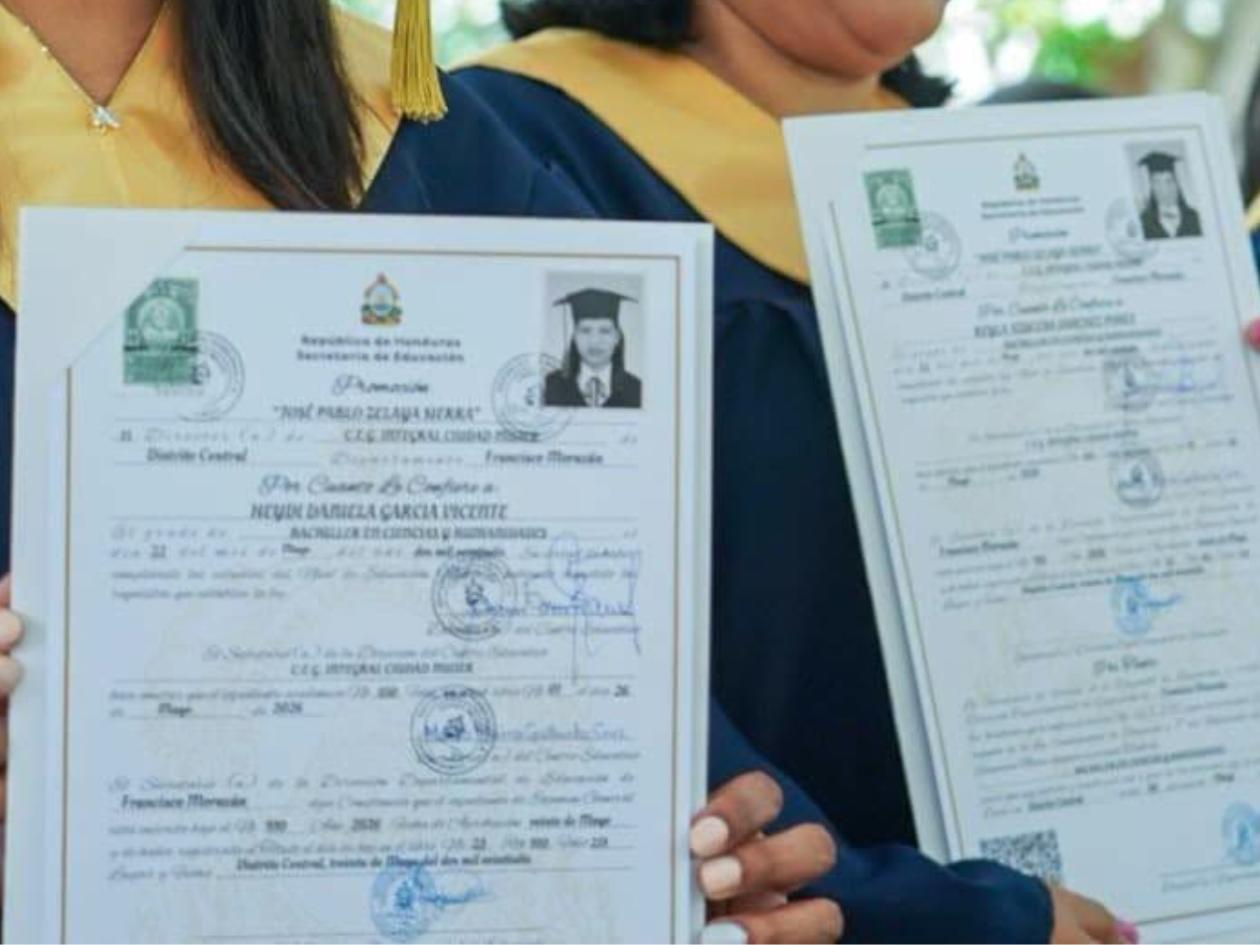 Cada diploma representa una historia de superación y demuestra que siempre es posible retomar los estudios y alcanzar una meta