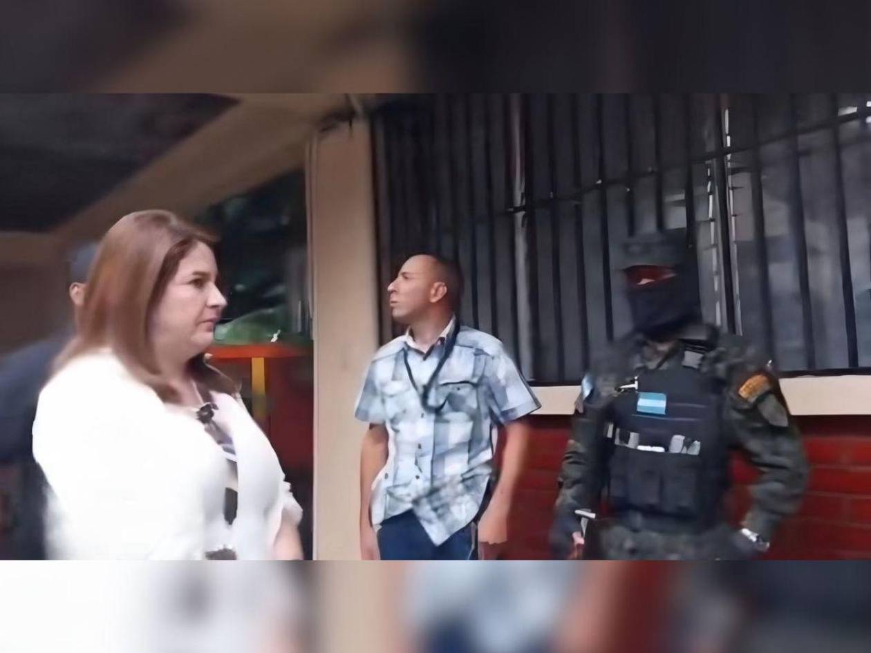 Cossette López encara a militar: Es violación a los derechos humanos