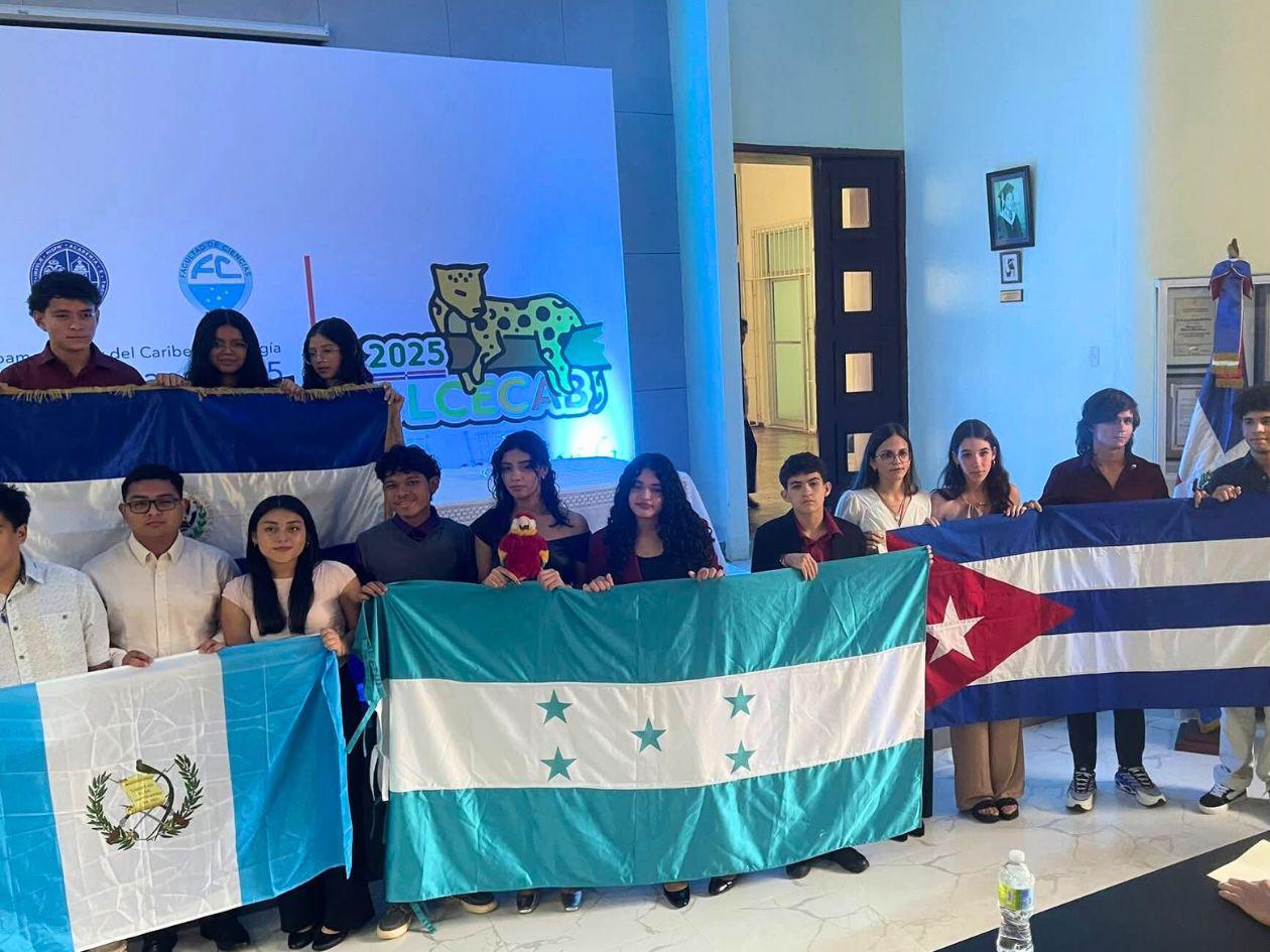 Hondureños brillan en competencia de Biología en República Dominicana