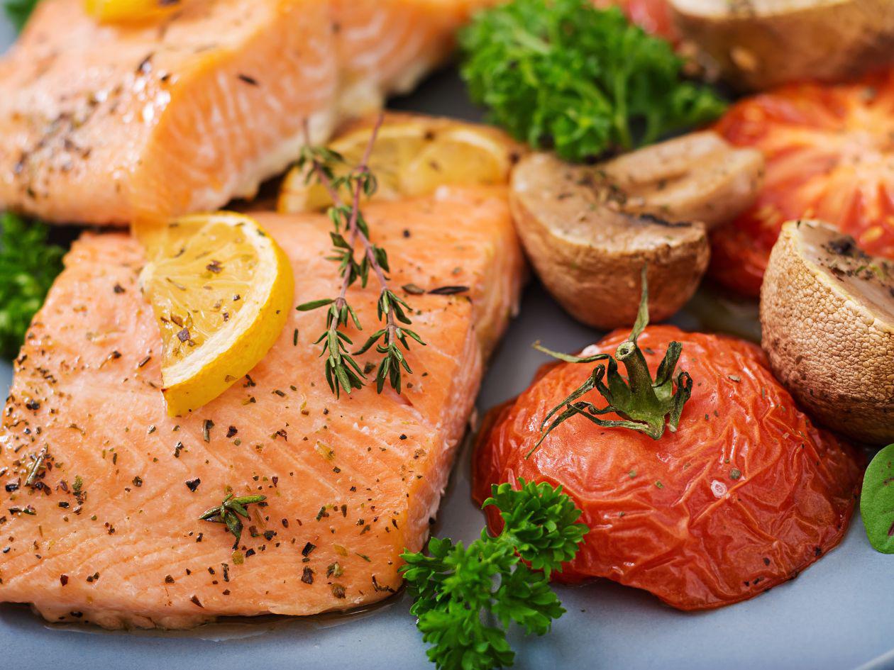 ¿Por qué comer salmón?: un alimento sobresaliente de la dieta mediterránea