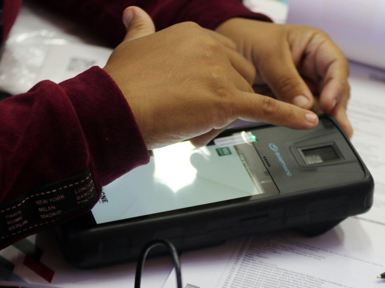 CNE retrasa contrato de conectividad a 1,800 centros de votación