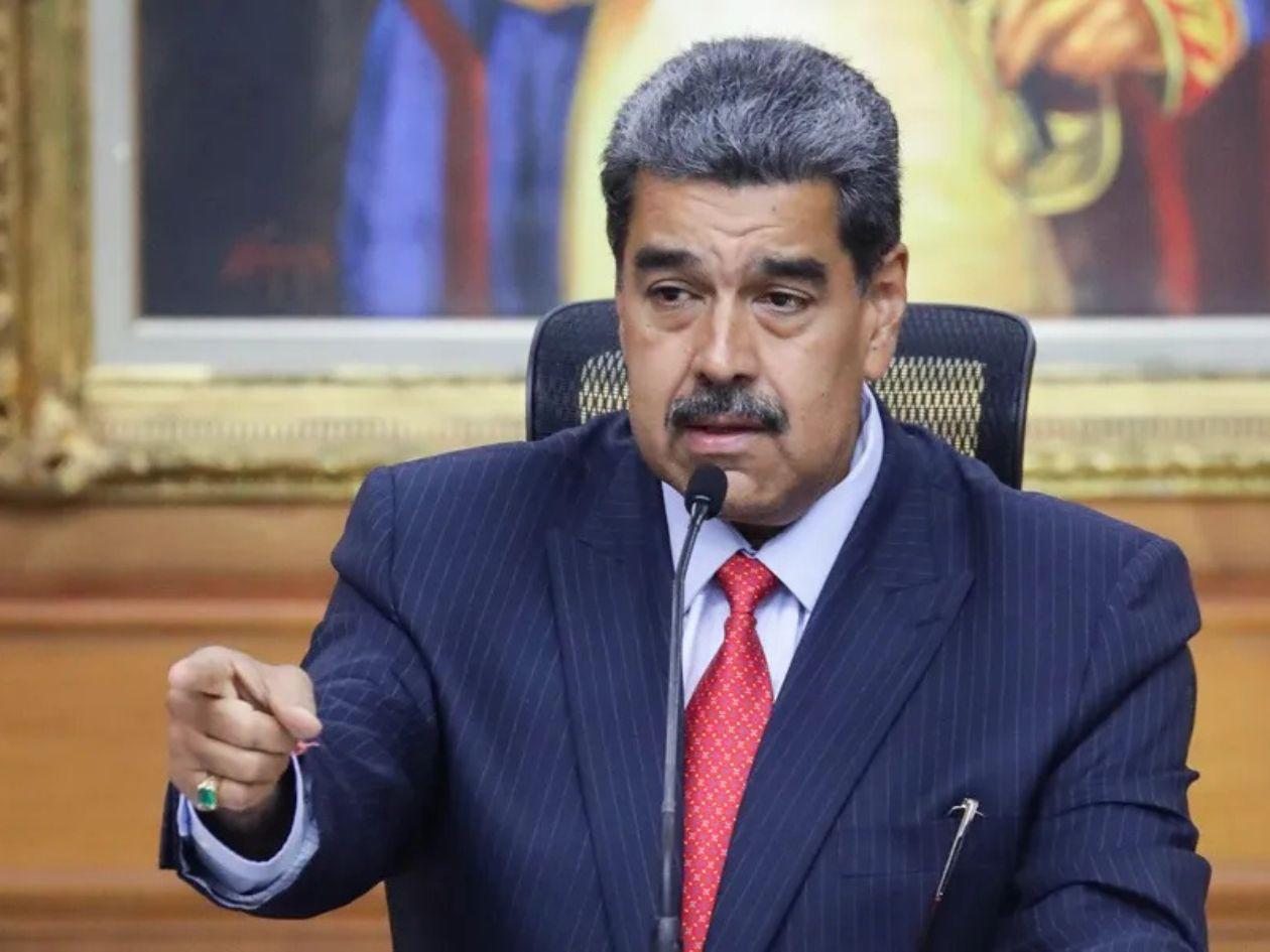Maduro no anunció su salida ni la liberación de presos políticos: leyó una proclama de 1902