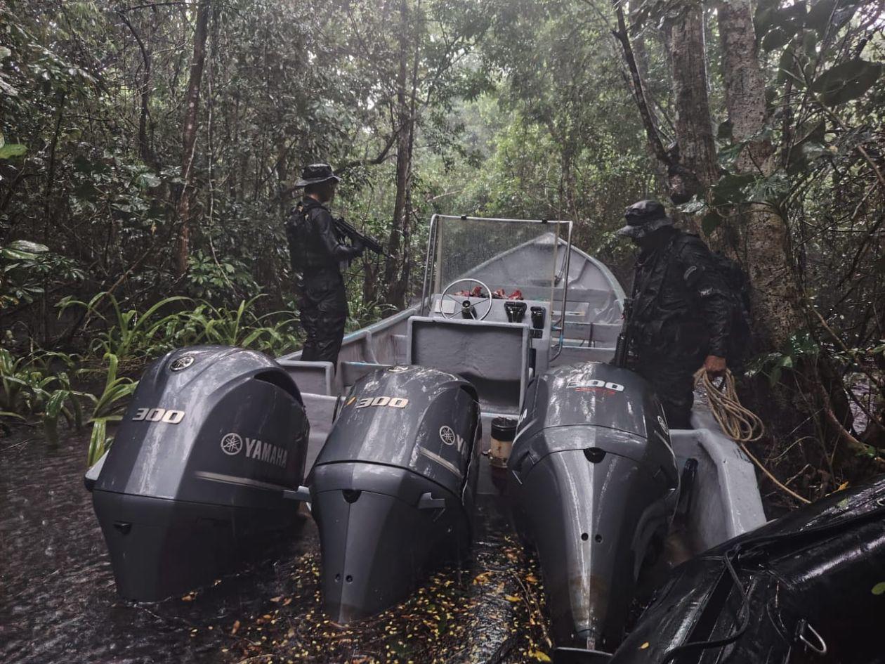 Aseguran potente narcolancha en Limón, Colón