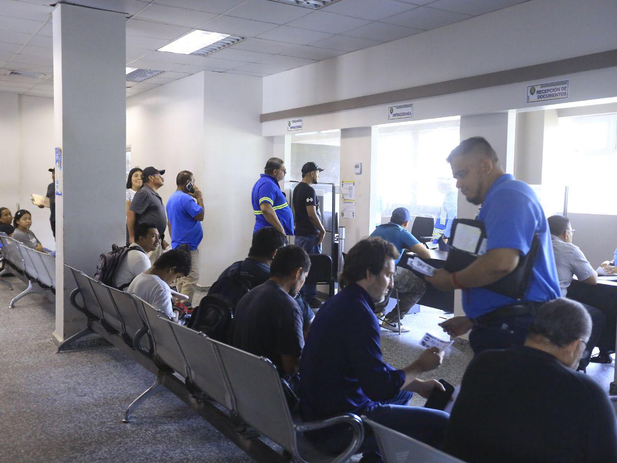 Conductores sancionados deben de cancelar las multas correspondientes para recuperar sus licencia de conducir