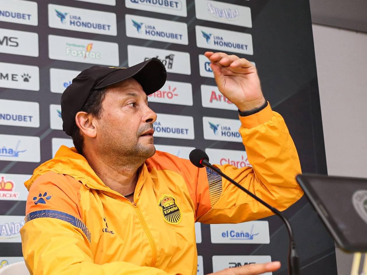 Jeaustin Campos le responde al técnico del Olimpia y habla de su futuro